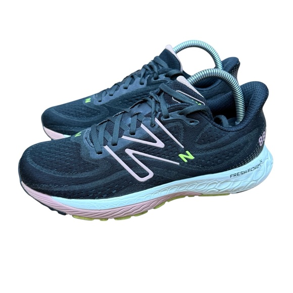New Balance Women's size 8 Black and Pink Athletic Shoes - Picture 1 of 6